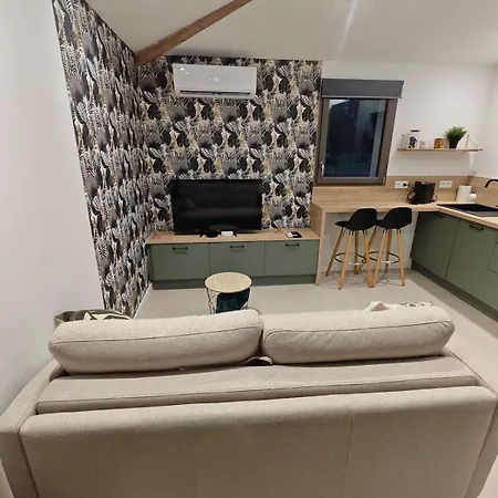 Апартаменты Chez Tom Et Yas